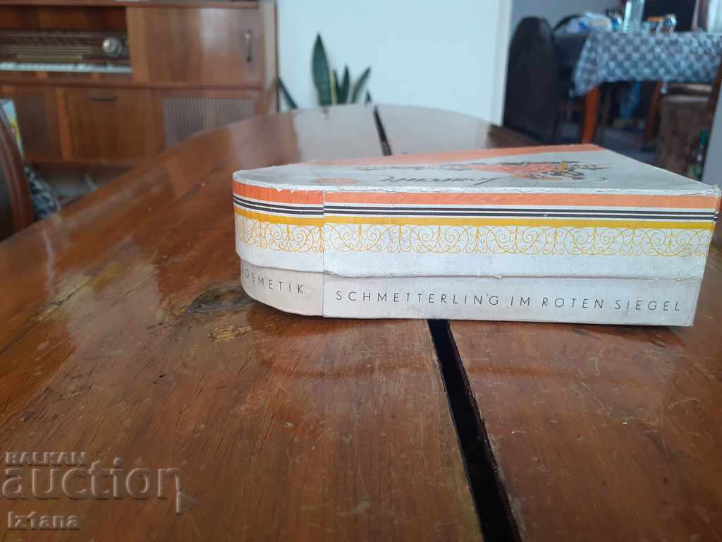 Доставка на Стара кутия от сувенир Доставка на Стара кутия от сувенир