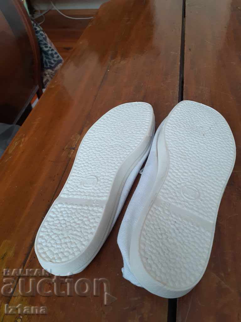 Old sneakers, canvas PIRIN - 5