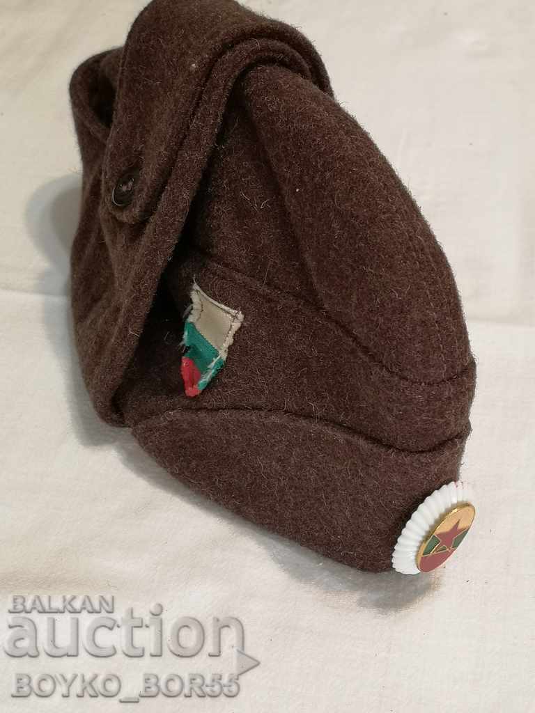 Войнишко Зимно Кепе с цена 25.00 лв. | € 12.78 Войнишко Зимно Кепе с цена 25.00 лв. | € 12.78