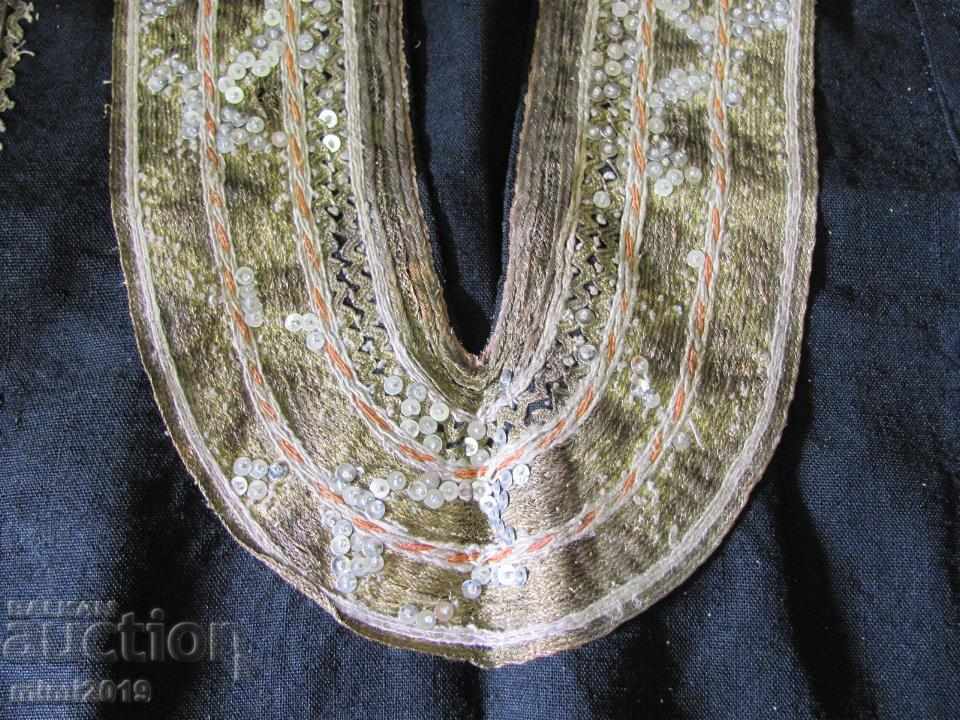 Auction 19 век Фолк Арт Женска Носия, Костюм златна сърма и пайети Auction 19 век Фолк Арт Женска Носия, Костюм златна сърма и пайети