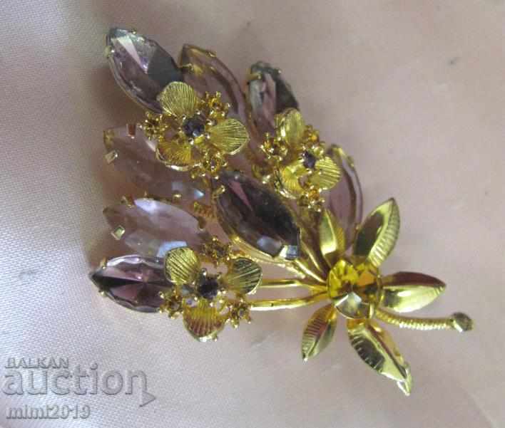 Delivery of Vintage Women's Brooch Bohemia Delivery of Vintage Women's Brooch Bohemia