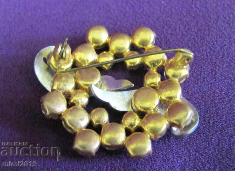 Delivery of Vintage Women's Brooch Bohemia Delivery of Vintage Women's Brooch Bohemia