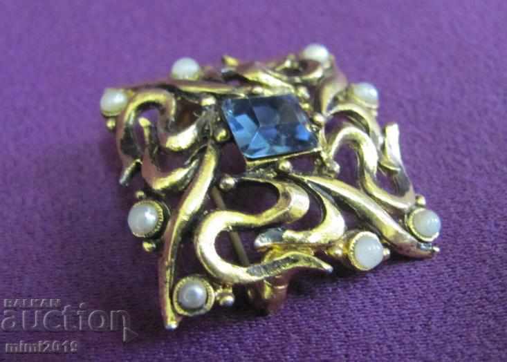 Delivery of Vintage Women's Brooch Bohemia Delivery of Vintage Women's Brooch Bohemia