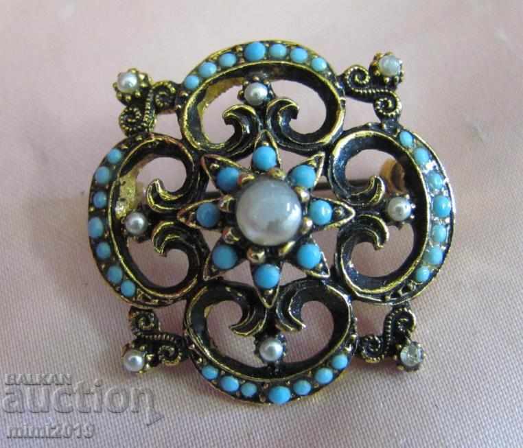 Delivery of Vintage Women's Brooch
