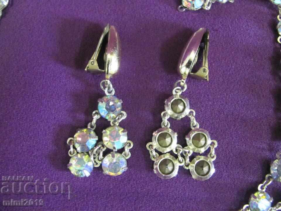 Delivery of Vintage Ladies Set Necklace and Earrings Delivery of Vintage Ladies Set Necklace and Earrings