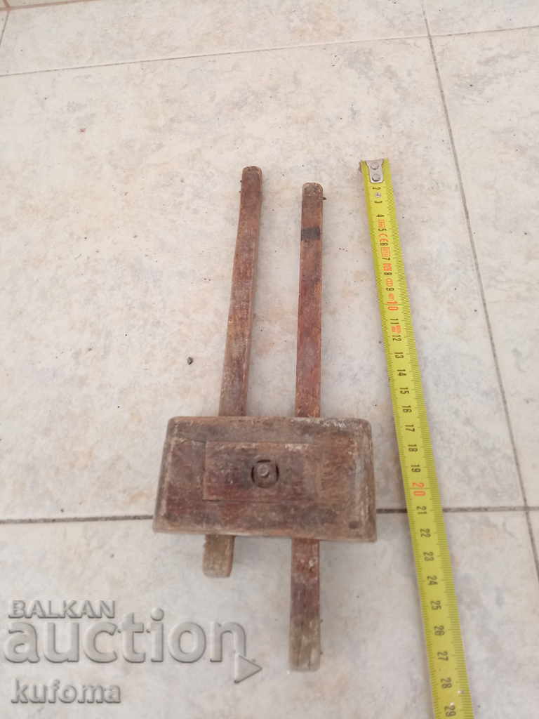 Unealtă veche de tâmplărie