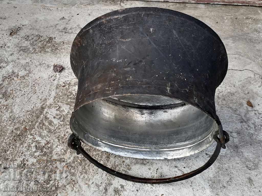 Delivery of Old harania, a copper pot, a big boiler, a baker, a bumper Delivery of Old harania, a copper pot, a big boiler, a baker, a bumper