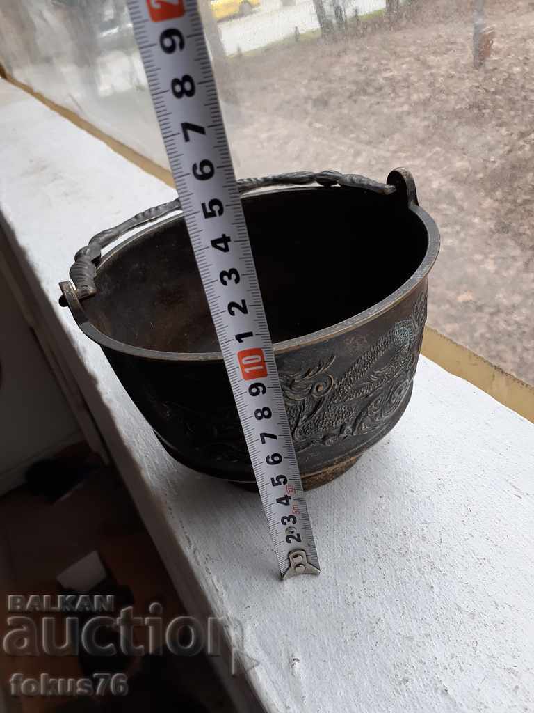 Auction INTERESTING BRONZE COURT MENCHE Auction INTERESTING BRONZE COURT MENCHE