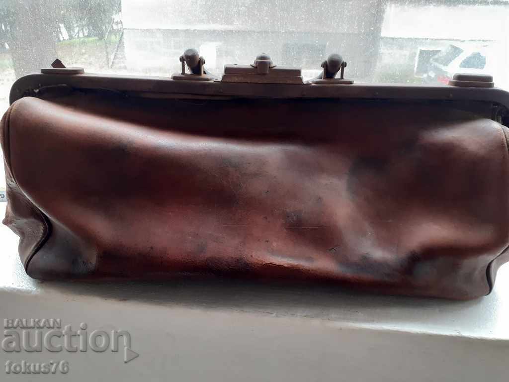 OLD LEATHER DOOR BAG with price 99.00 BGN | € 50.62 OLD LEATHER DOOR BAG with price 99.00 BGN | € 50.62