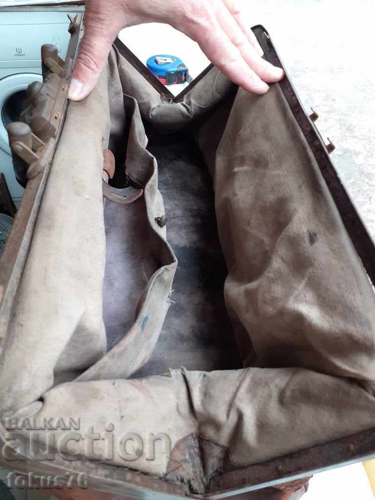 OLD LEATHER DOOR BAG - 5 OLD LEATHER DOOR BAG - 5