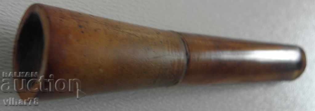 Delivery of Old Amber Cigarette