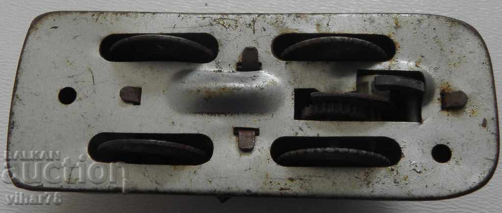 Delivery of Metal mechanical trolley-does not work-no key