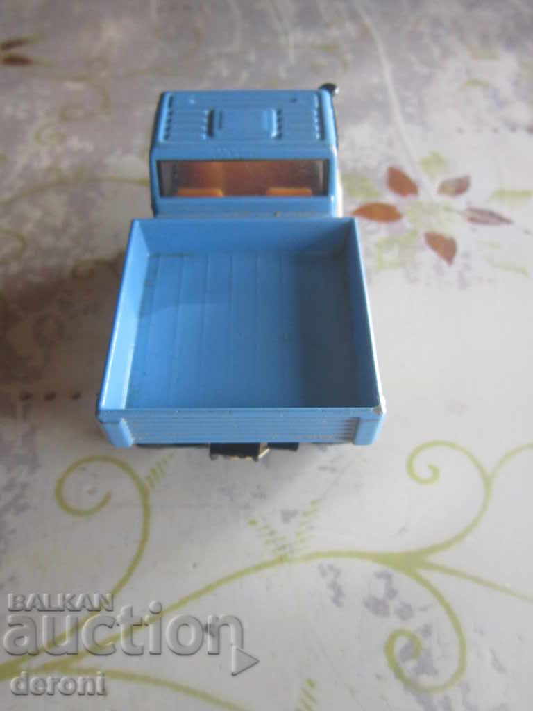 Παράδοση Φορτηγό τρόλεϊ αυτοκινήτου Mercedes Benz Unimog