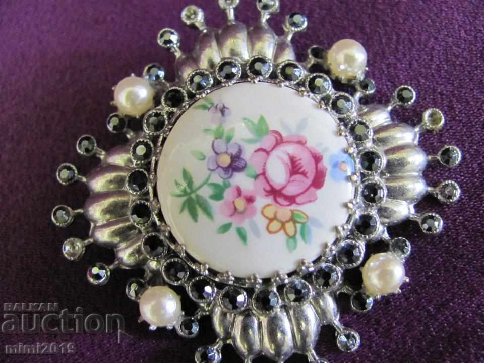 Vintage Ladies Porcelain Brooch with price 54.00 BGN | € 27.61