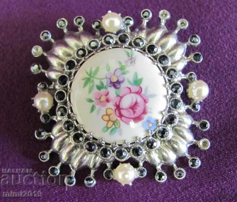 Vintage Ladies Porcelain Brooch - 7