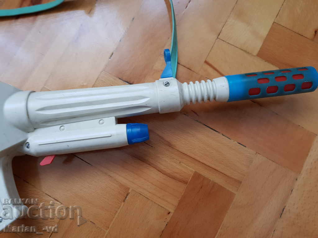 Old Russian toy - automatic with price 40.00 BGN | € 20.45 Old Russian toy - automatic with price 40.00 BGN | € 20.45