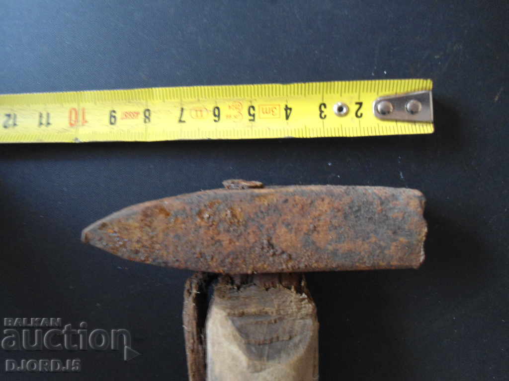 Auction  An old hammer