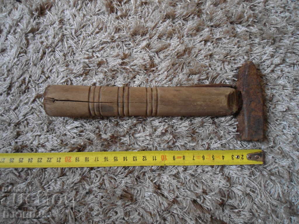 Delivery of An old hammer