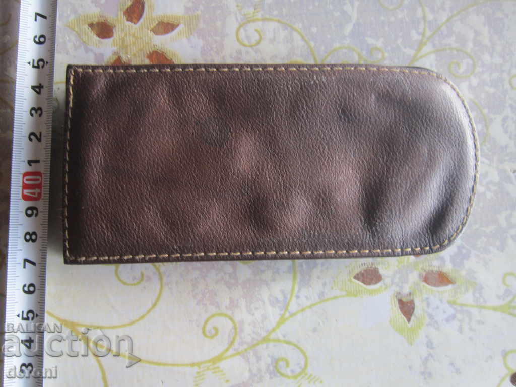 Antique leather razor case razor scissors with price 25.00 BGN | € 12.78 Antique leather razor case razor scissors with price 25.00 BGN | € 12.78