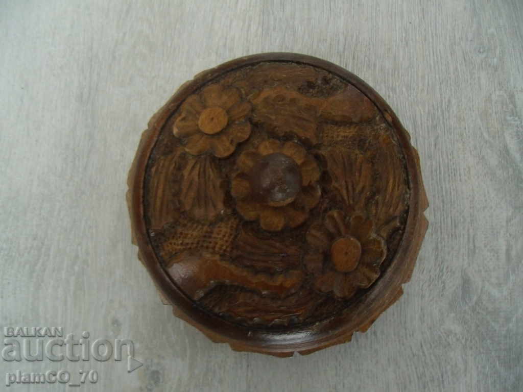 № * 5056 old wooden box with carved ornaments with price 20.00 BGN | € 10.23 № * 5056 old wooden box with carved ornaments with price 20.00 BGN | € 10.23