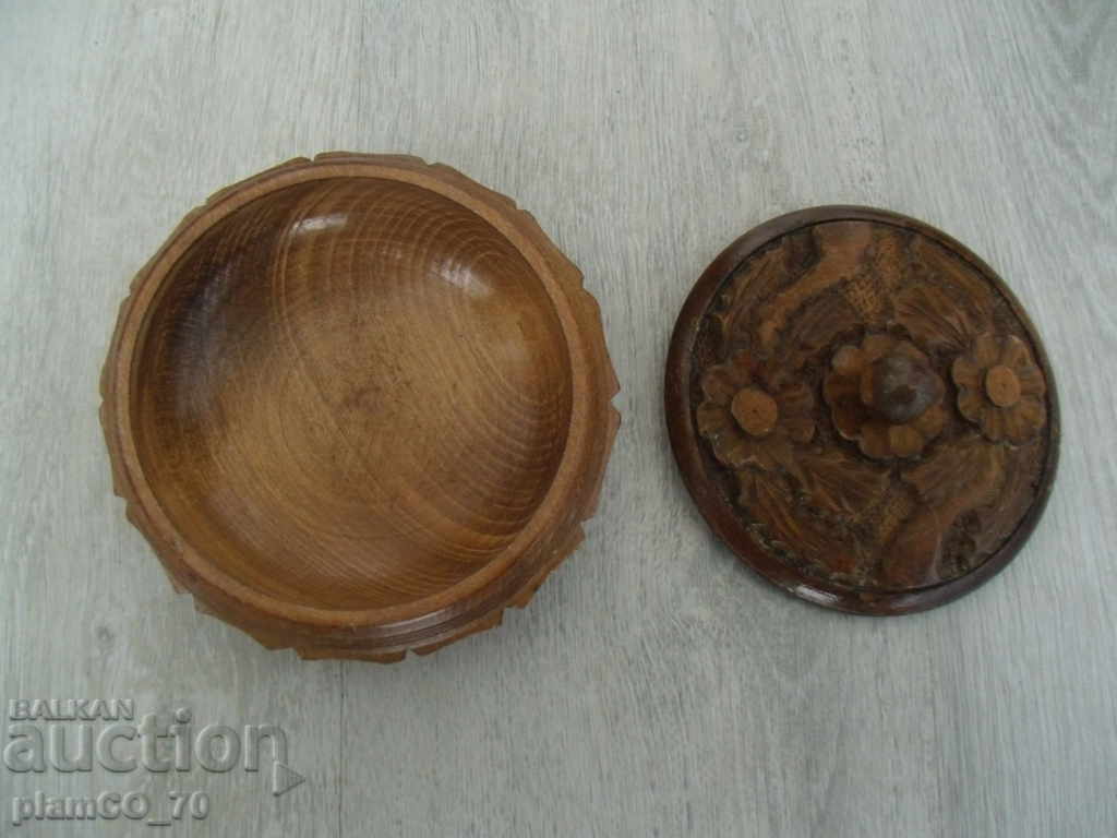 Auction № * 5056 old wooden box with carved ornaments Auction № * 5056 old wooden box with carved ornaments