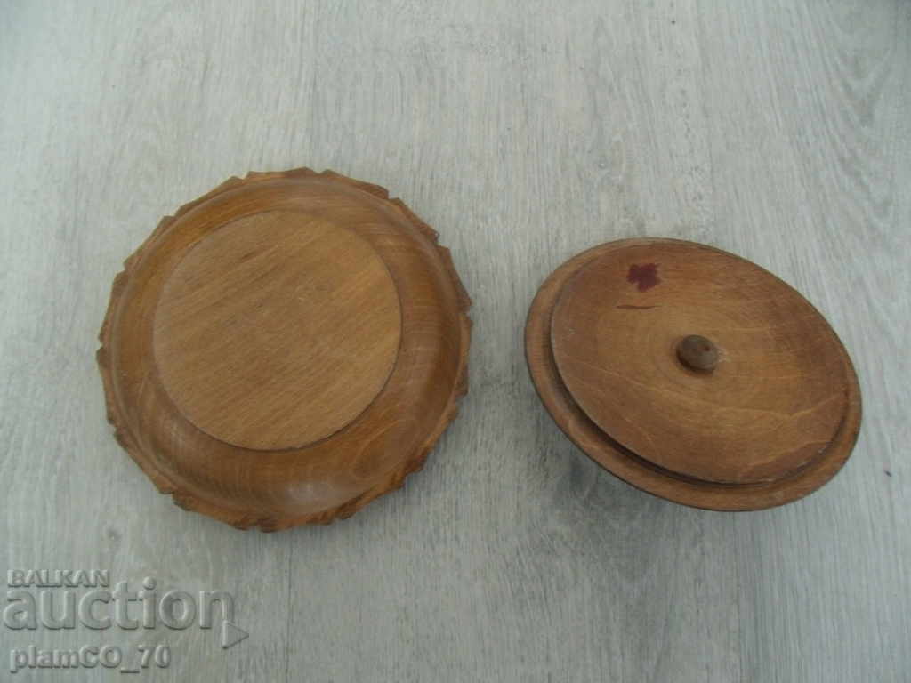 Delivery of № * 5056 old wooden box with carved ornaments Delivery of № * 5056 old wooden box with carved ornaments