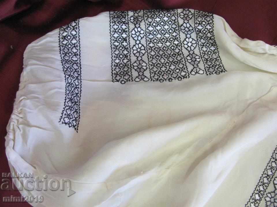 Delivery of Vintage Silk Women's Shirt hand embroidered Delivery of Vintage Silk Women's Shirt hand embroidered