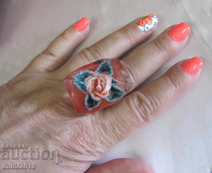 Auction 70s Ladies Plexiglas Ring Auction 70s Ladies Plexiglas Ring