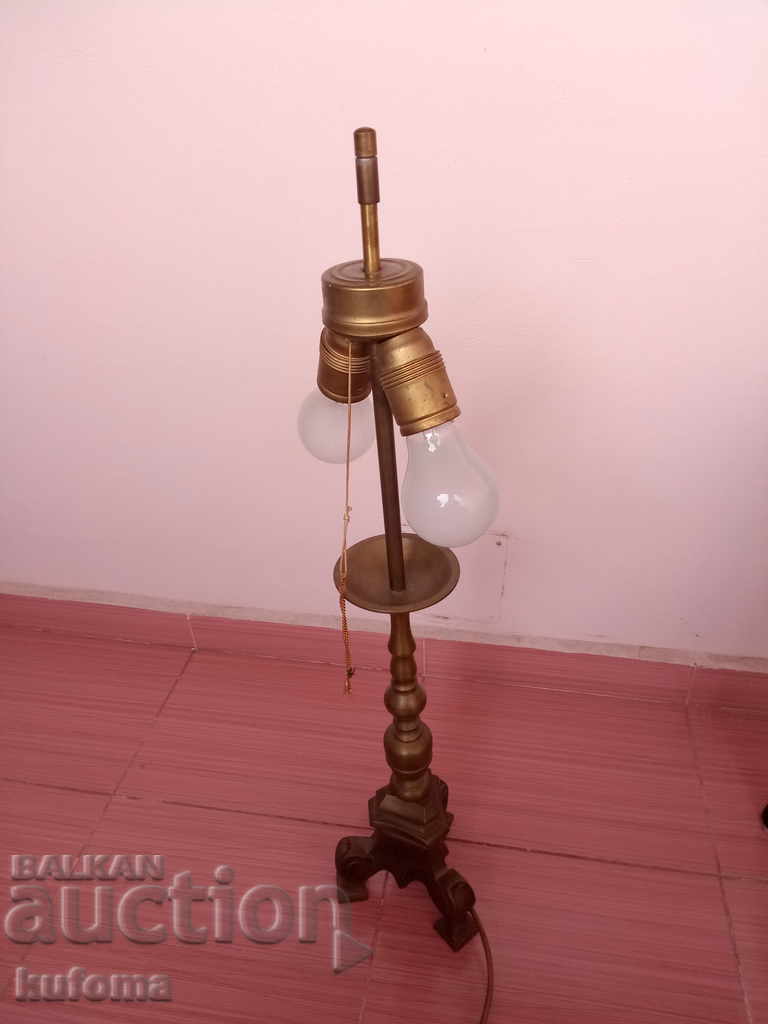 Стара бронзова лампа с цена 99.99 лв. | € 51.12 Стара бронзова лампа с цена 99.99 лв. | € 51.12