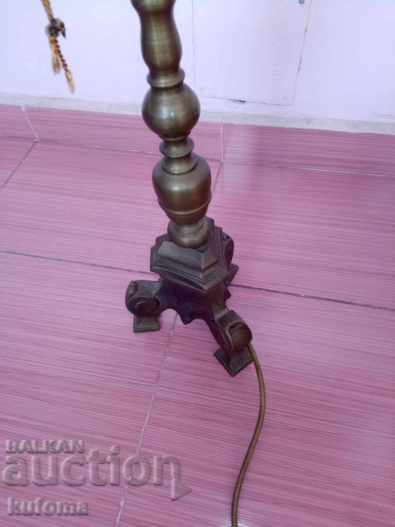 Аукцион Стара бронзова лампа Аукцион Стара бронзова лампа
