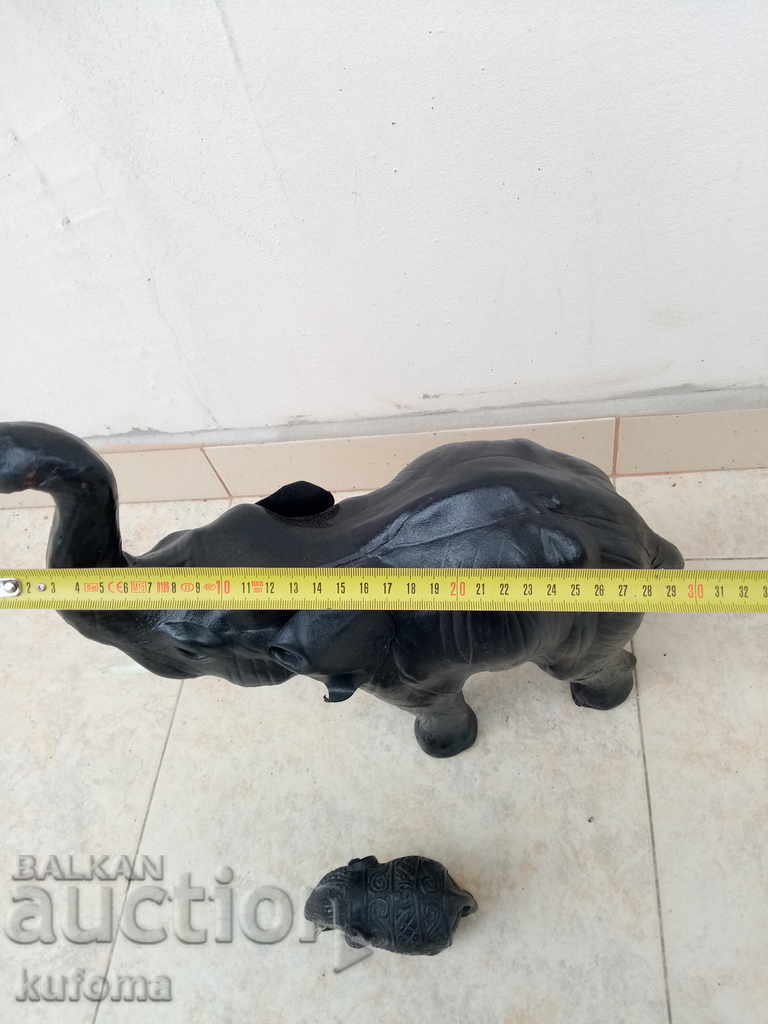 Licitație Două statuete de elefanți Licitație Două statuete de elefanți