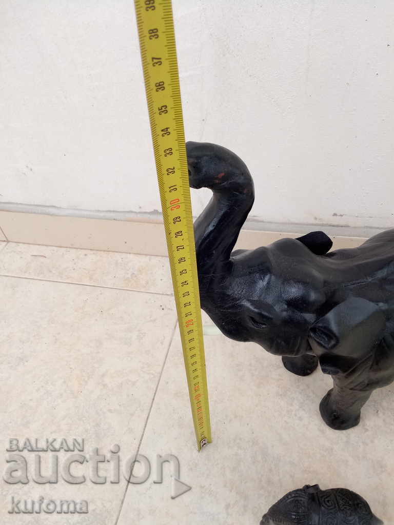 Livrarea Două statuete de elefanți Livrarea Două statuete de elefanți