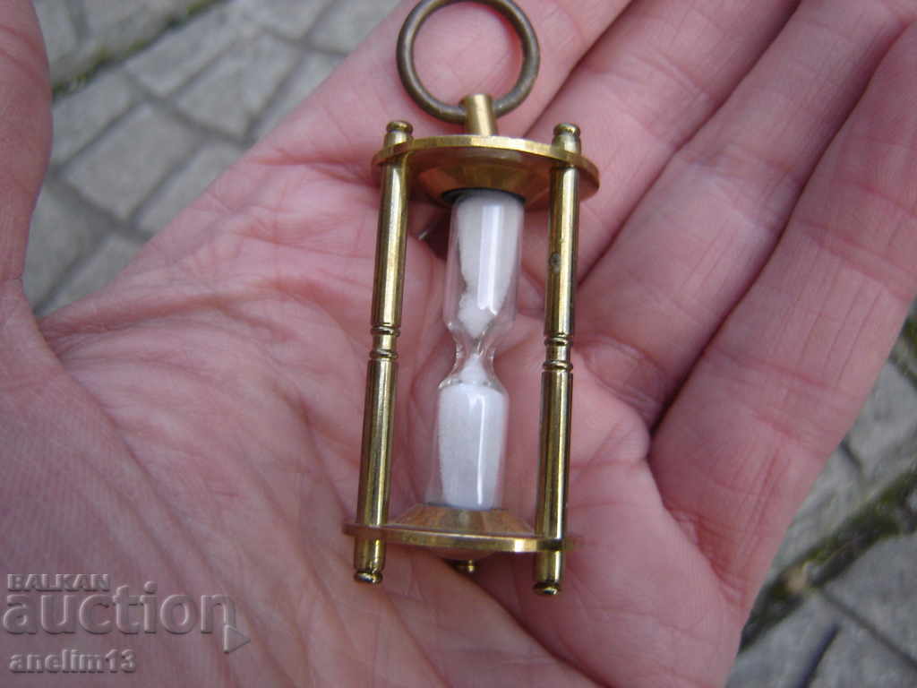 Παράδοση Χάλκινη κλεψύδρα Παράδοση Χάλκινη κλεψύδρα