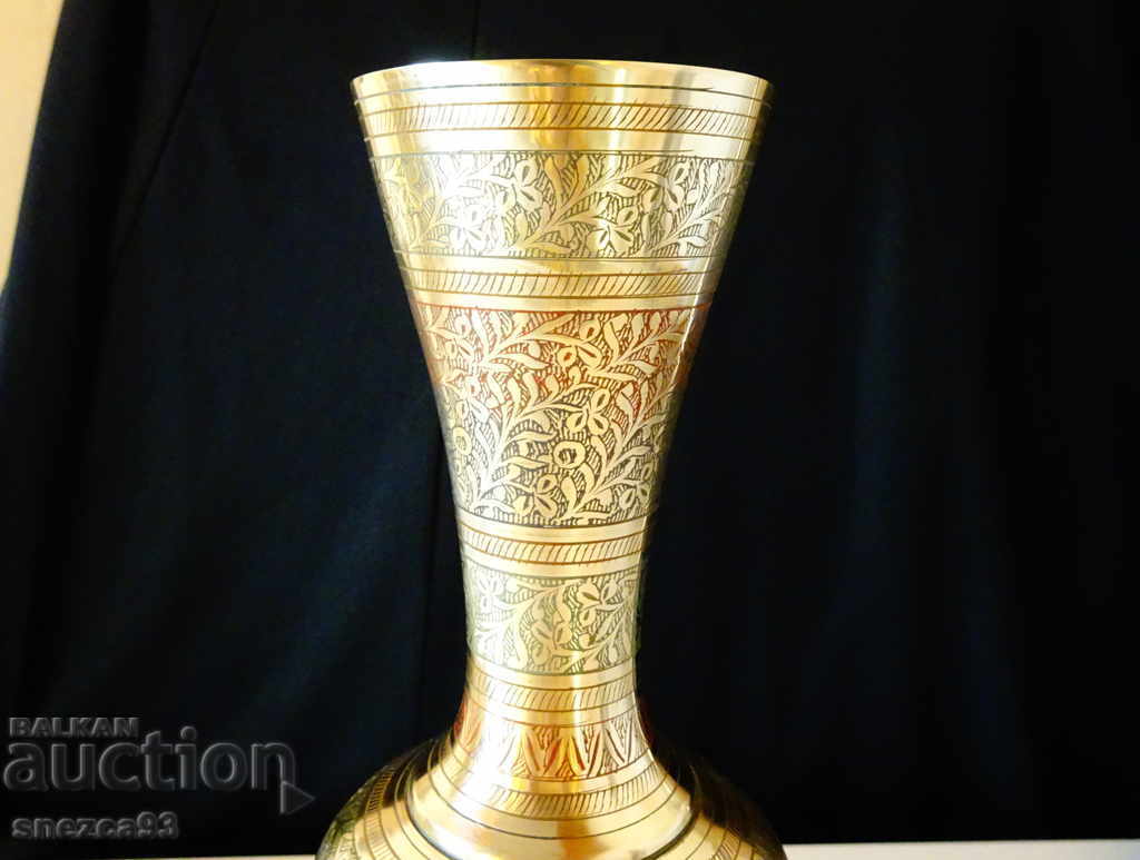 Bronze vase, cell enamel 31 cm. with price 123.00 BGN | € 62.89 Bronze vase, cell enamel 31 cm. with price 123.00 BGN | € 62.89