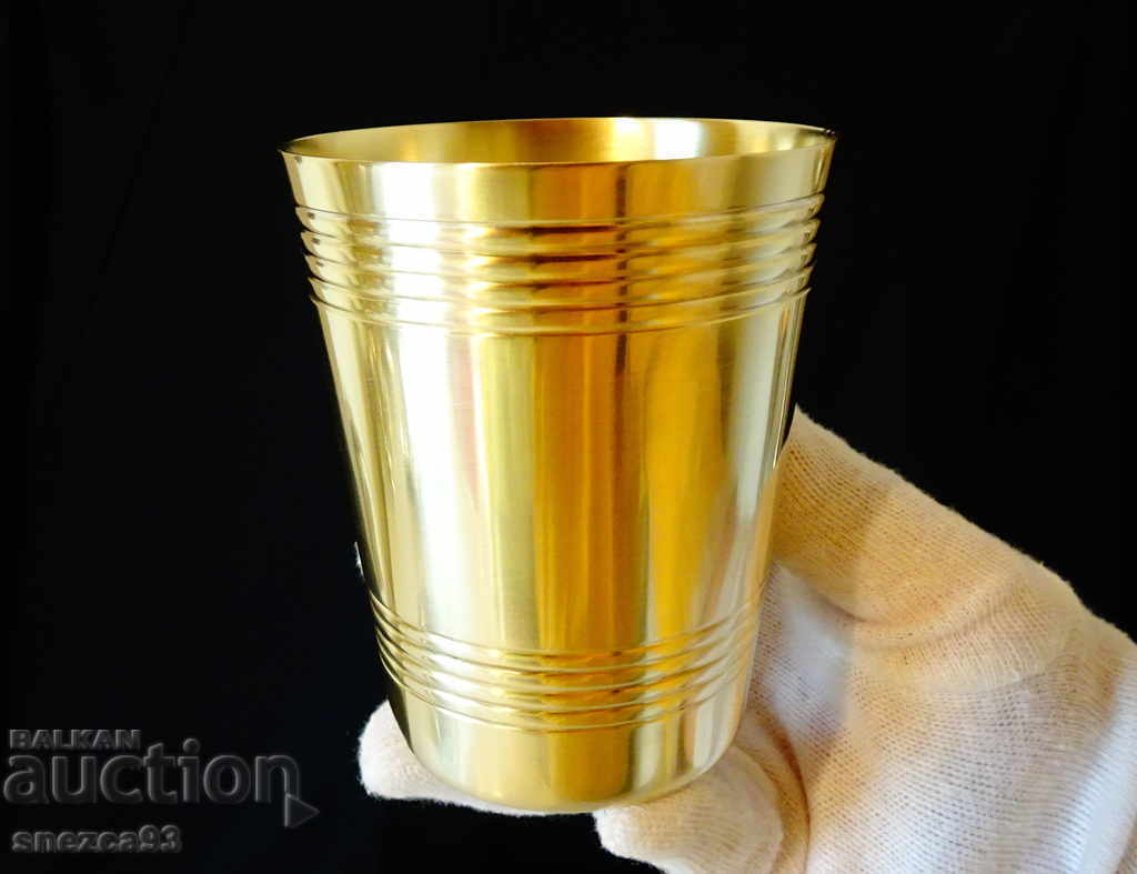 Доставка на Бронзова чаша за вино 350 мл.,релеф. Доставка на Бронзова чаша за вино 350 мл.,релеф.