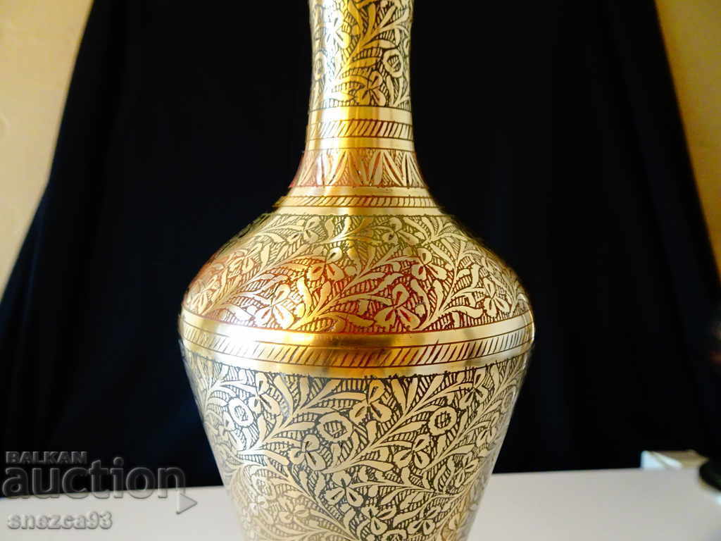 Auction Bronze vase, cloisonné enamel 34 cm Auction Bronze vase, cloisonné enamel 34 cm