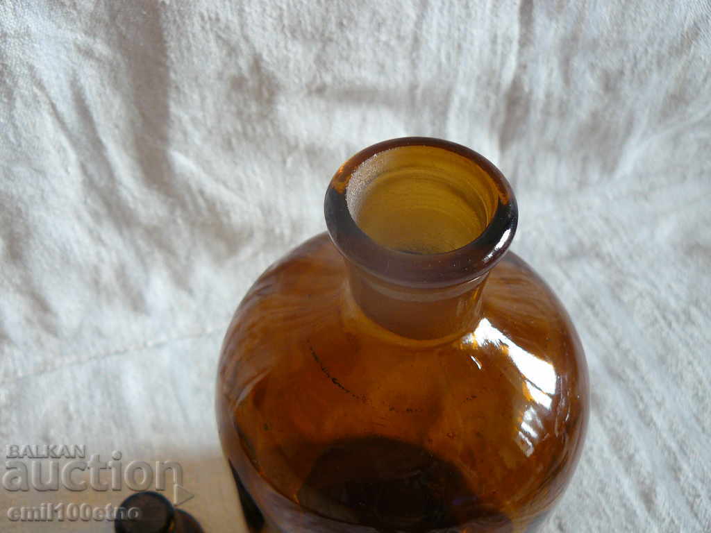Pharmacy - laboratory bottle with price 15.00 BGN | € 7.67 Pharmacy - laboratory bottle with price 15.00 BGN | € 7.67