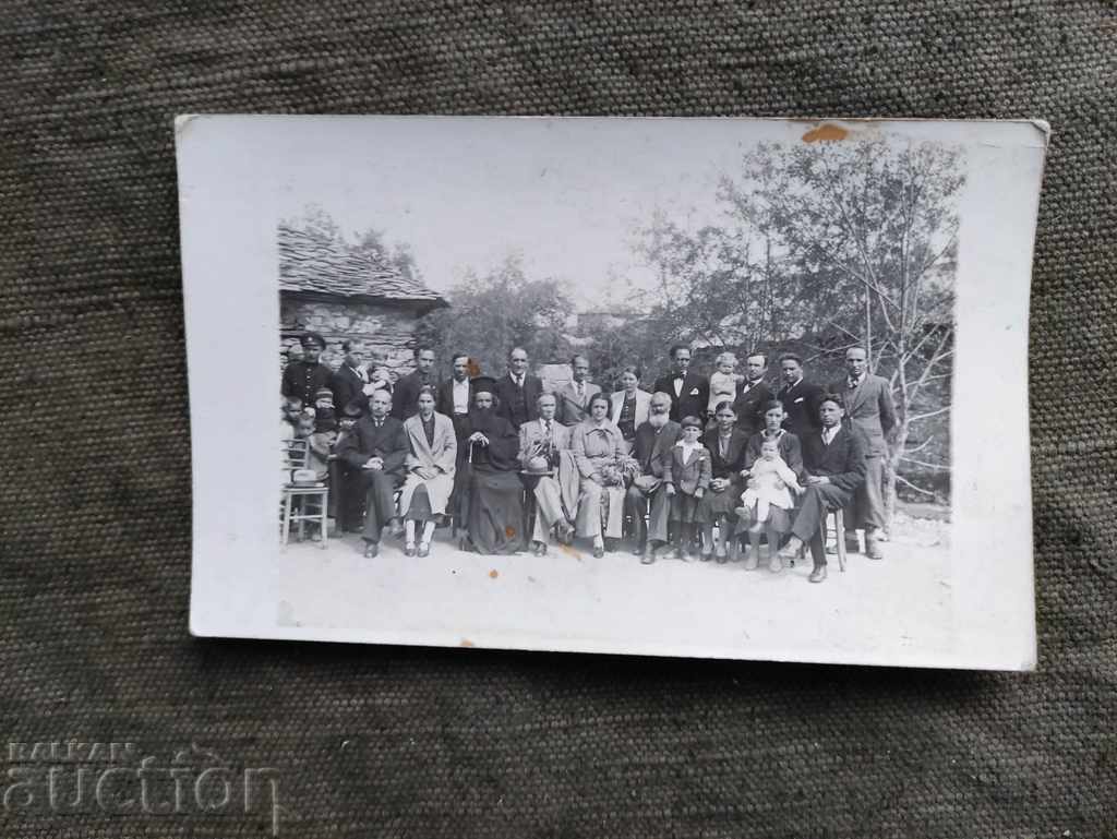 поп ,полицай , много хора Царство България