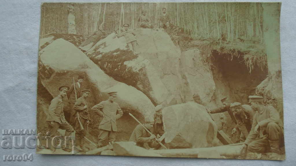 MILITARY - STONES - ROCKS - RIFLE - WW II - 7 MILITARY - STONES - ROCKS - RIFLE - WW II - 7