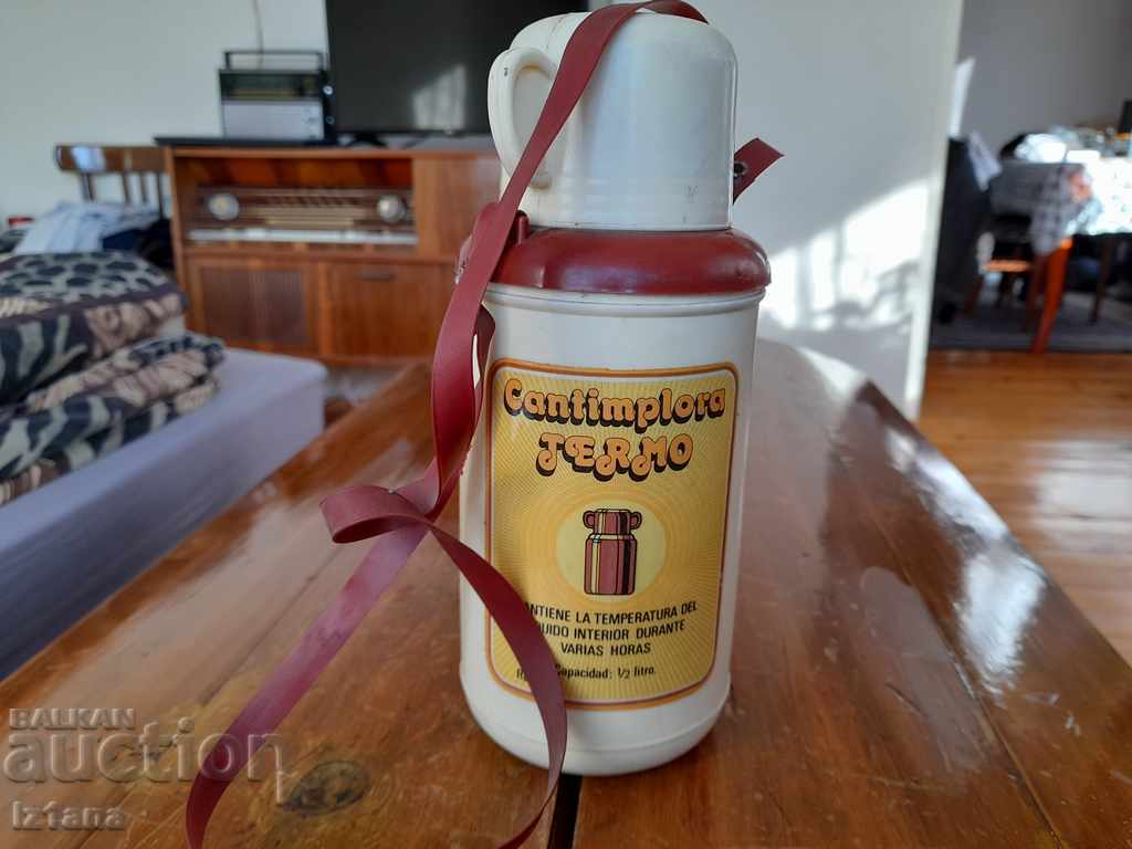 Old thermos, thermal box with price 16.00 BGN | € 8.18 Old thermos, thermal box with price 16.00 BGN | € 8.18