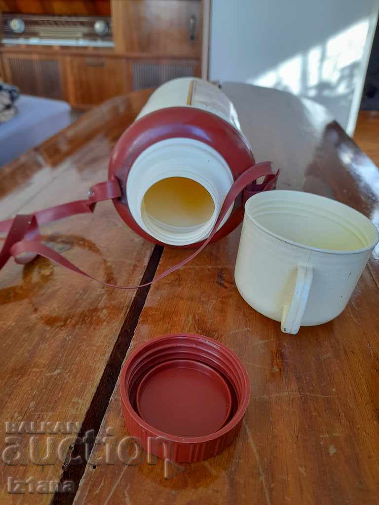 Auction Old thermos, thermal box Auction Old thermos, thermal box