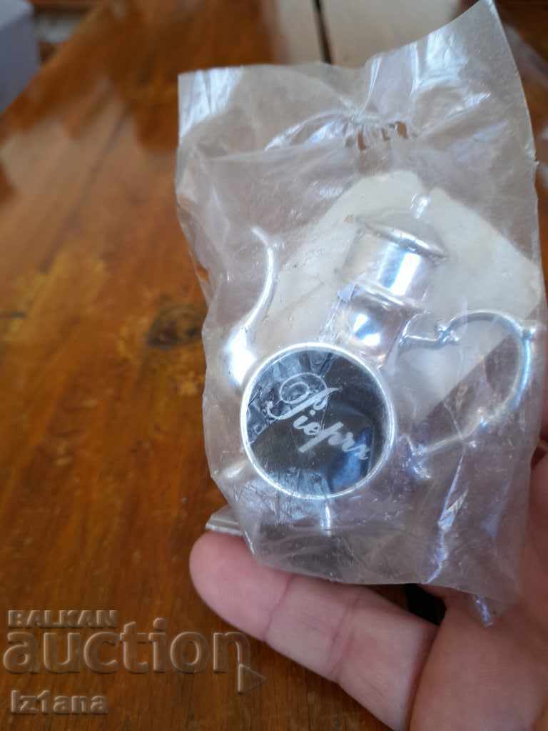 Ceainic vechi suvenir cu preț 7.00 BGN | € 3.58 Ceainic vechi suvenir cu preț 7.00 BGN | € 3.58