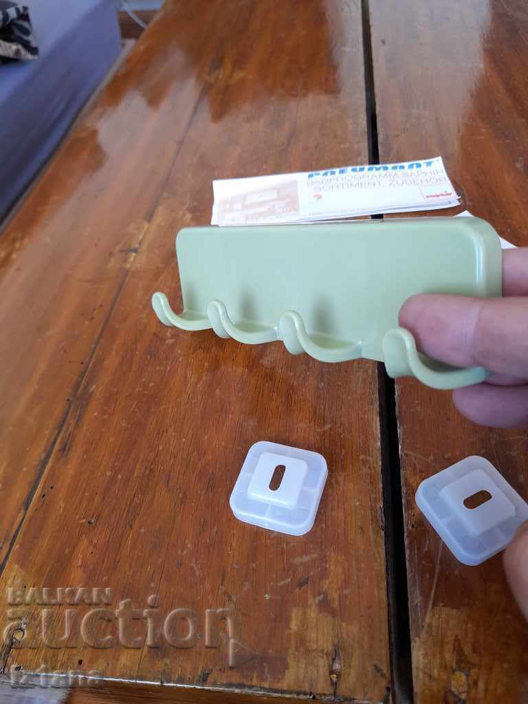 Delivery of Old Pneumant towel rack Delivery of Old Pneumant towel rack