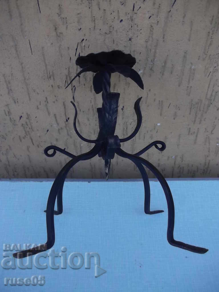 Auction Wrought iron metal stand Auction Wrought iron metal stand