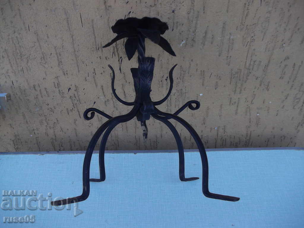 Delivery of Wrought iron metal stand Delivery of Wrought iron metal stand