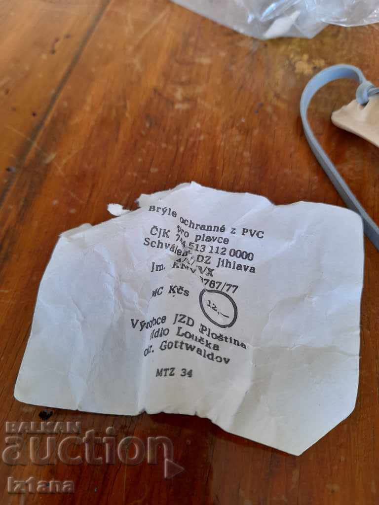 Auction Old children's swimming goggles Auction Old children's swimming goggles