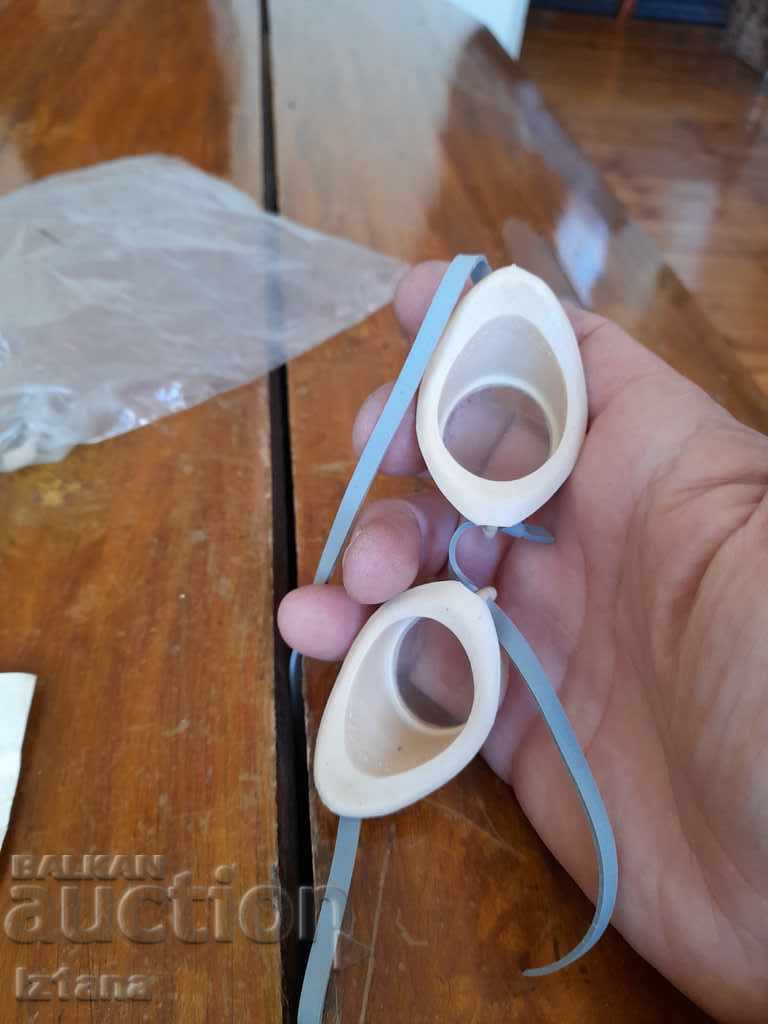 Old children's swimming goggles - 5 Old children's swimming goggles - 5