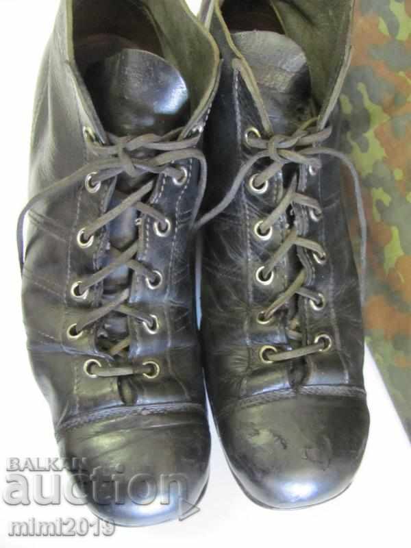 19th century Leather Soccer Shoes very rare - 6 19th century Leather Soccer Shoes very rare - 6