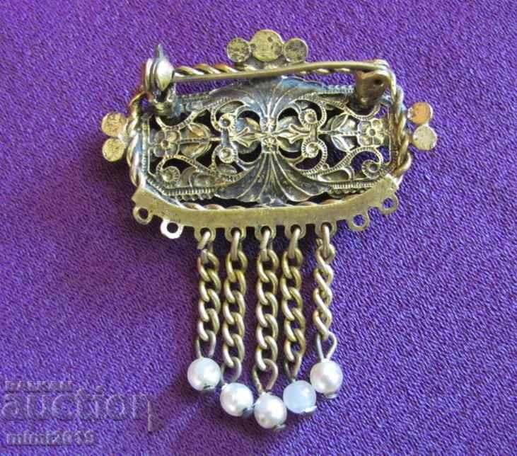 Auction  20s Women's Brooch