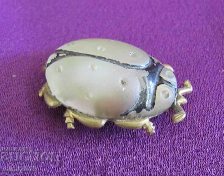 Delivery of 20 Ladies Brooch Scarab with Gilding Delivery of 20 Ladies Brooch Scarab with Gilding